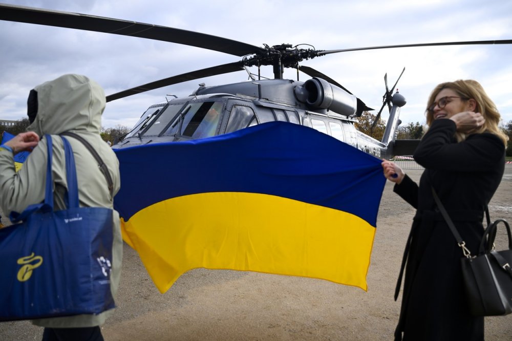 Lidé na vrtulník Black Hawk pro Ukrajinu vybrali za den přes tři miliony korun