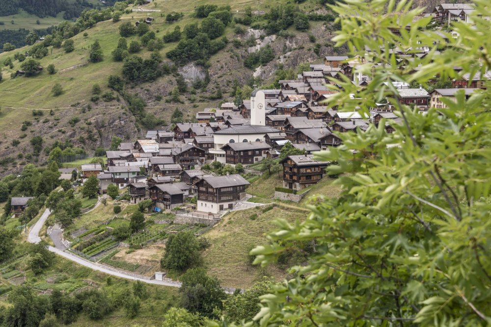 Horská vesnice Albinen se nachází ve švýcarském kantonu Valais.