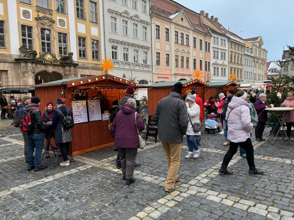 Stánkaři na trzích v Žitavě jsou velmi často Češi a nabízejí české produkty včetně piva či tvrdého alkoholu